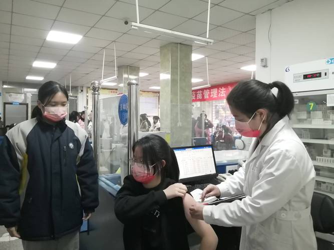 HPV疫苗免费接种（适龄女孩hpv疫苗免费接种）